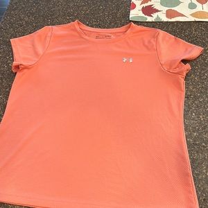 Under armour women’s athletic top. Xlg. Good condition.